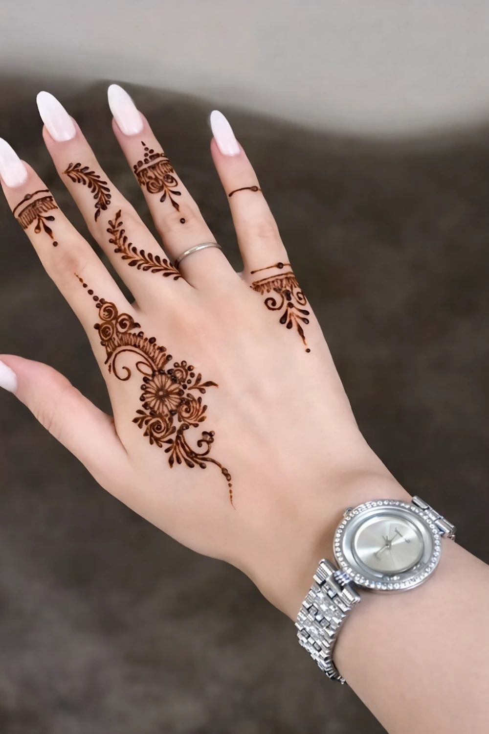 side floral mehndi design minimal arabic style elegant hand henna