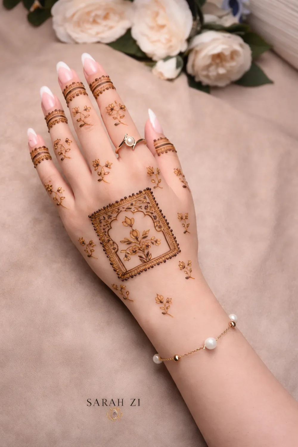 frame style mehndi design modern minimal floral henna look